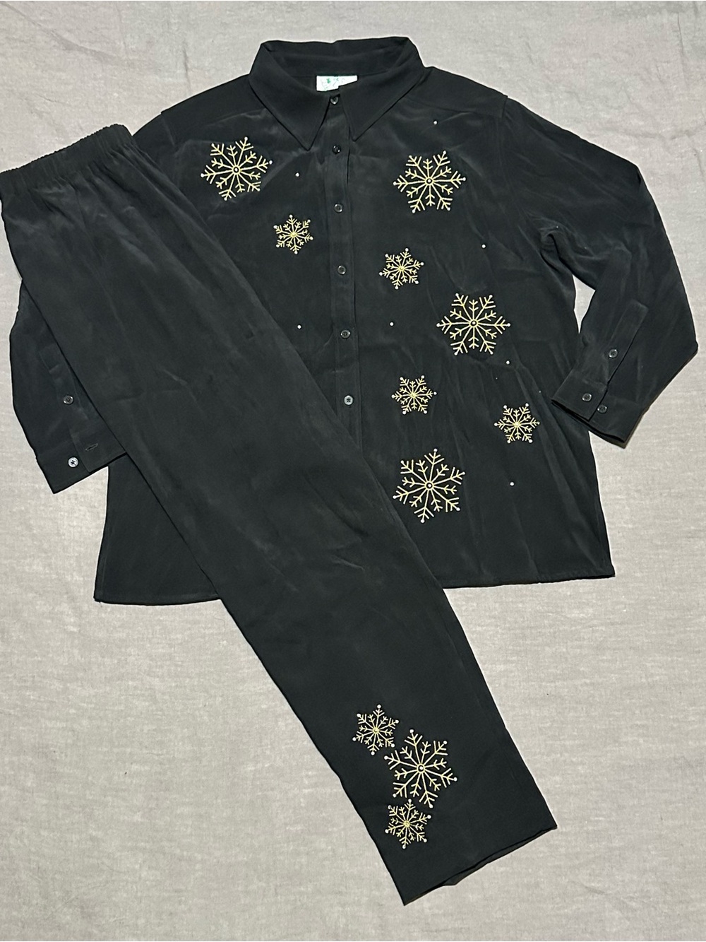 🆕 The Quaker Factory Pantsuit with Gold Snowflake Details